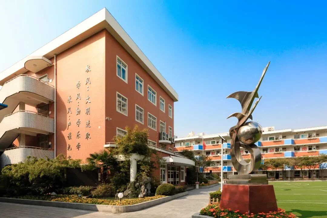 家长说，他不想把孩子送到虹口区上学